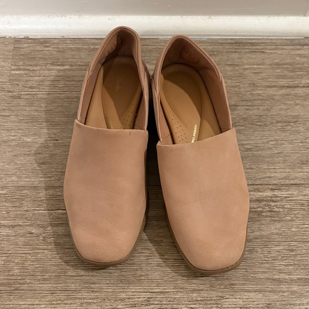 Clarks Women's Flats in Light Brown